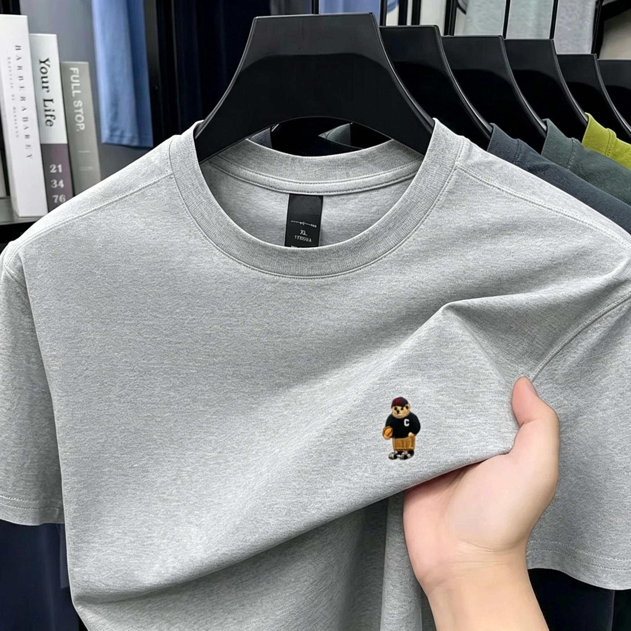2026 Herren-T-Shirt mit Rundhalsausschnitt und kurzen Ärmeln, niedliche Basketballspieler-Mini-Stickerei, weiches, atmungsaktives, lässiges Sommer-Basic-Top – Detail 15