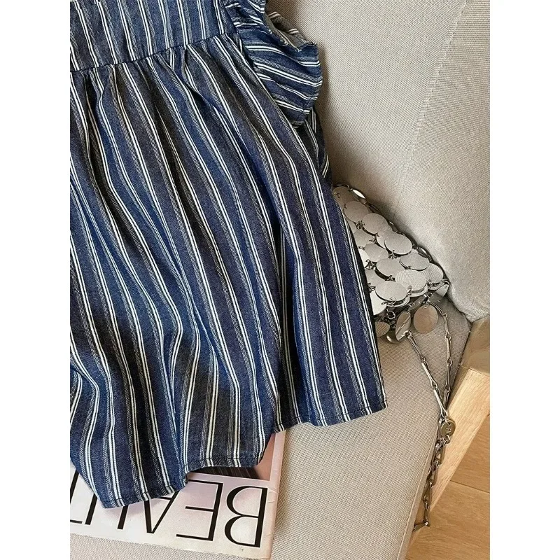 T-shirt a maniche corte con collo quadrato di nicchia dolce stile francese T-shirt da donna a righe da donna 2024 Estate Nuovo Top carino a righe