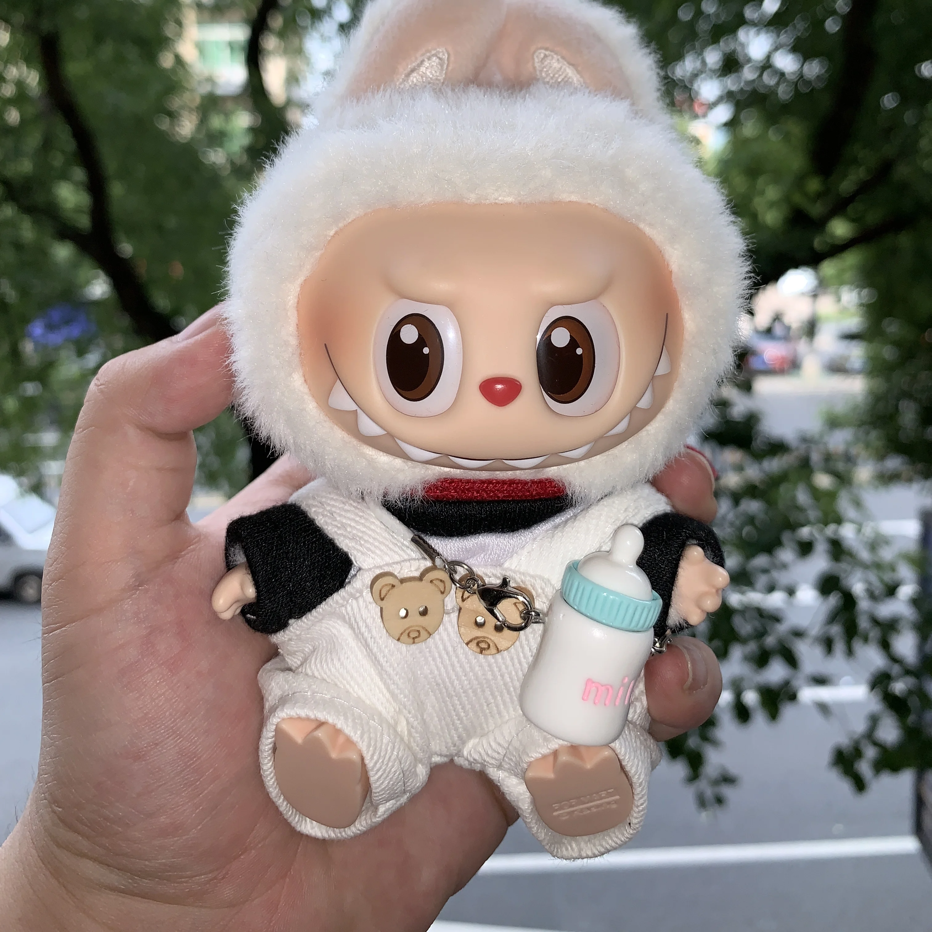 

Labubu Doll Clothes Sweet Pacifier & Overalls Set - Cute & Trendy Outfit for 15cm-17cm Labubu Vinyl Dolls boyish style