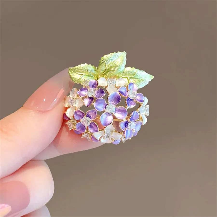 New Fashion Oil Purple Hydrangea Brooch, Flower Accessories, Chest Flower, Anti Light Out Pin for Women