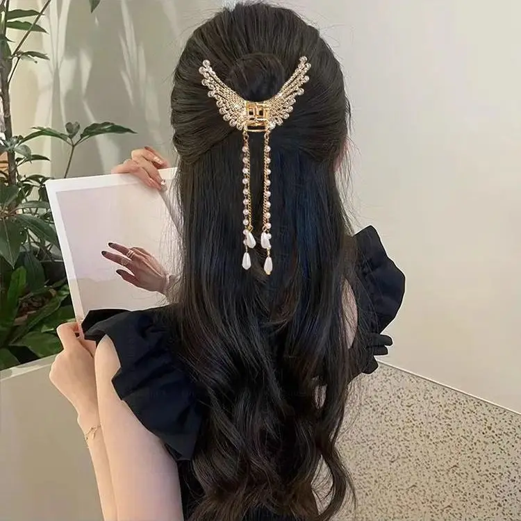 

Female 2025 New Headwear Back of The Head Hair Accessories Shark Clip Sweet Butterfly Tassels Pearls Women Girls Hair Claw