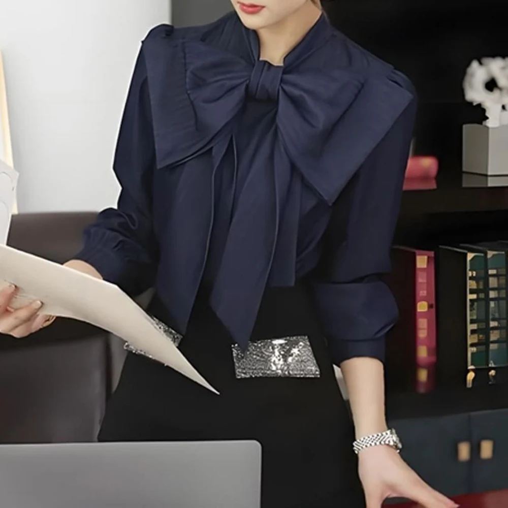 2026 spring new unique super beautiful top light luxury senior sense age reduction foreign style blue bow shirt