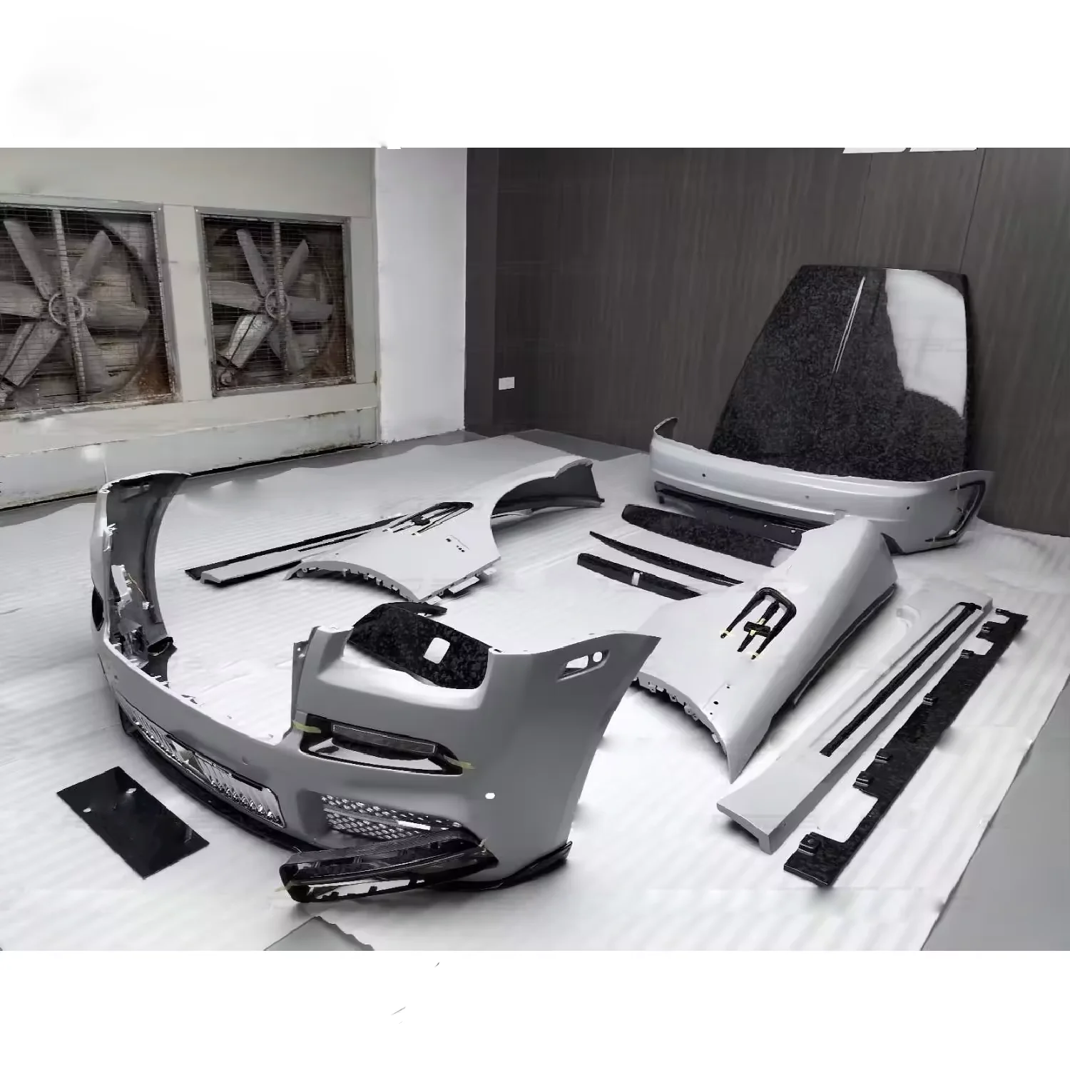 مجموعة كاملة من ألياف الكربون الجافة ذات جودة عالية وأفضل الأسعار من M Style لـ Rolls Royce Wraith