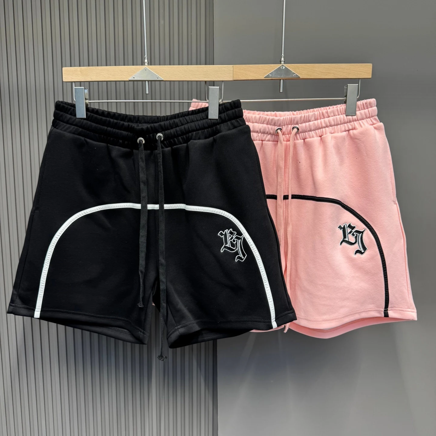 

Черно-розовые шорты в полоску с дугой, свободные шорты на шнурке для мужчин и женщин, летние каникулы, путешествия, пляжные шорты, бриджи