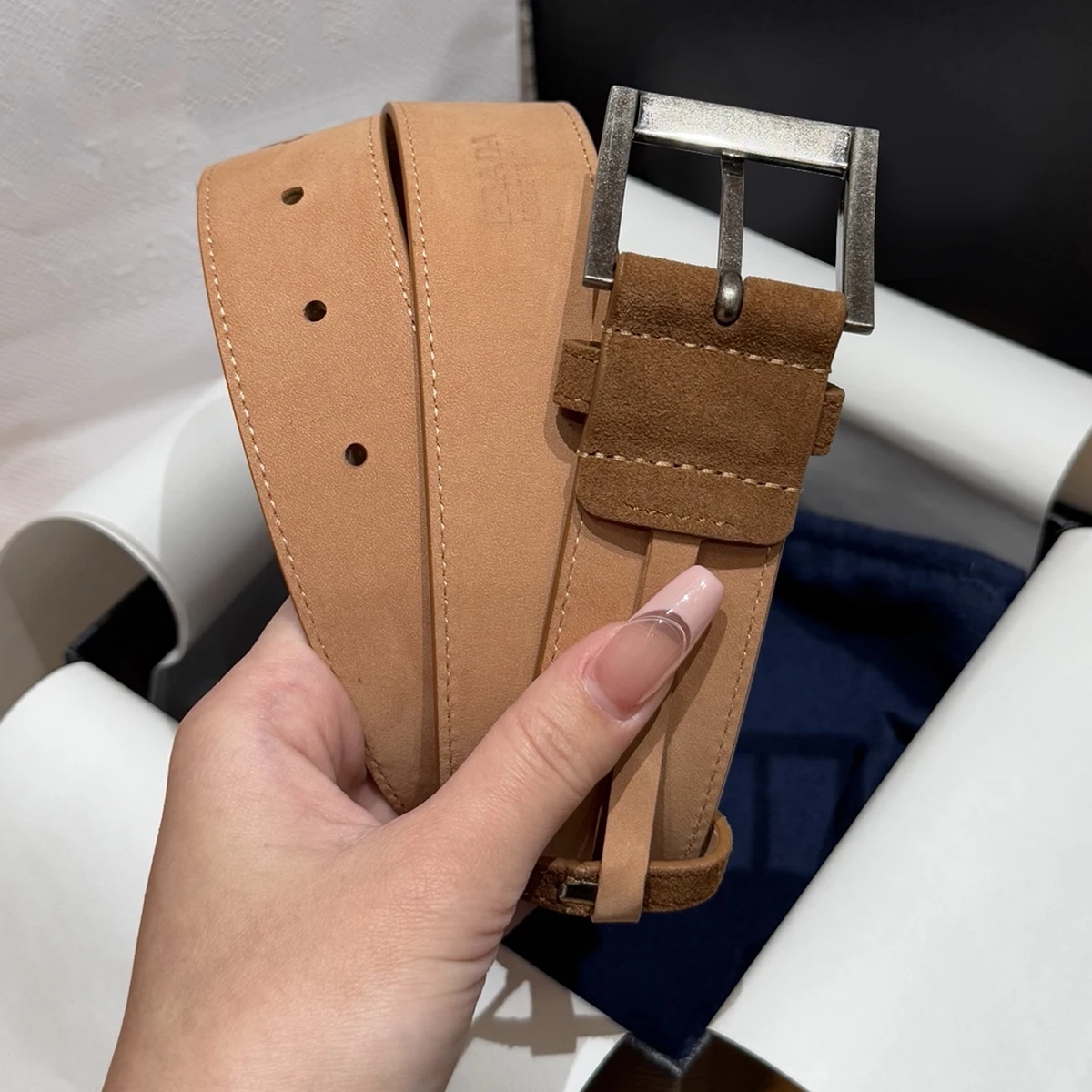 حزام جلد سويدي للرجال، حزام Nubuck كاجوال/فستان، تصميم كلاسيكي بسيط وصندوق هدايا مميز له