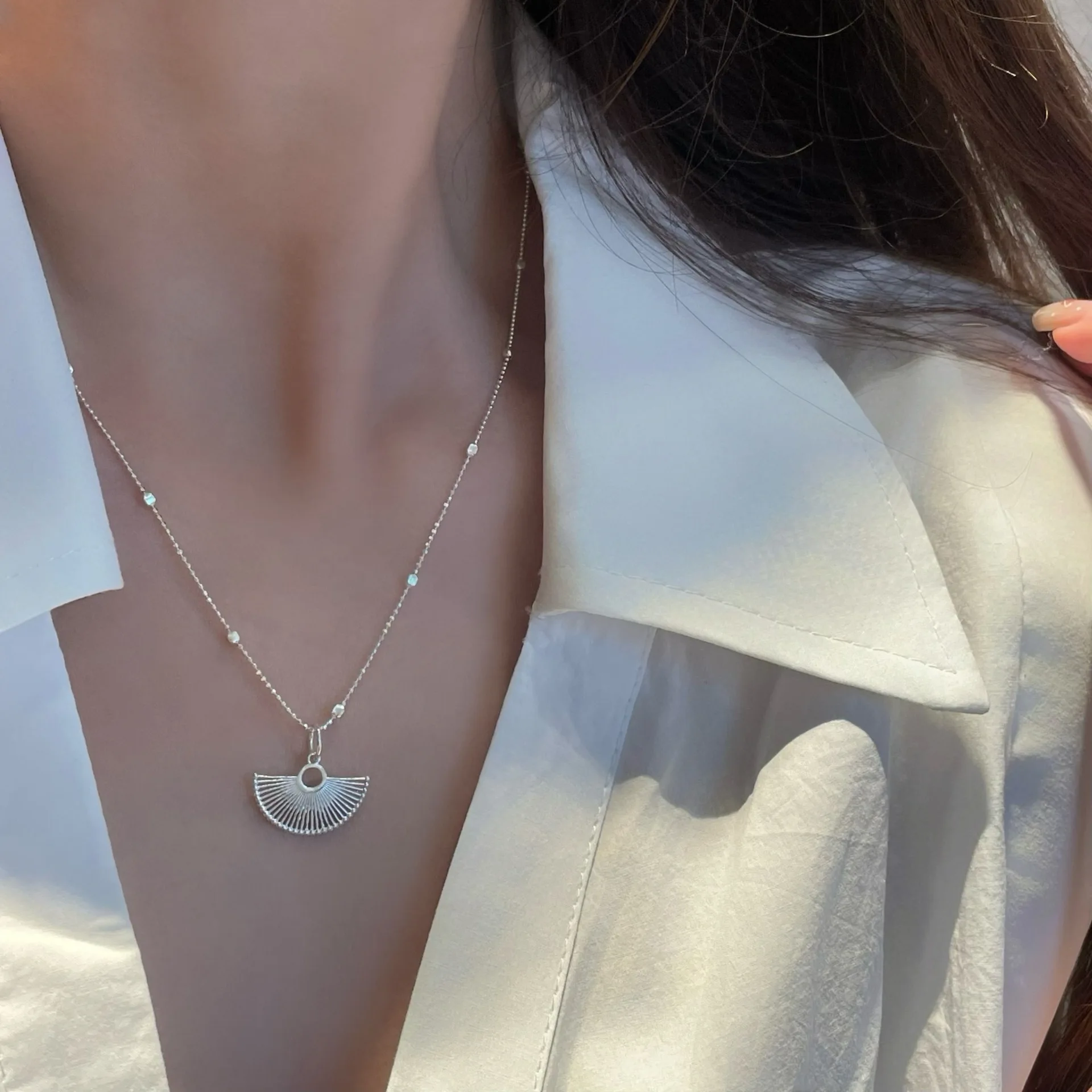 

Серебряное колье S925 с геометрическим дизайном в форме веера, персонализированный дизайн в корейском стиле, элегантное высококачественное украшение на ключицу.