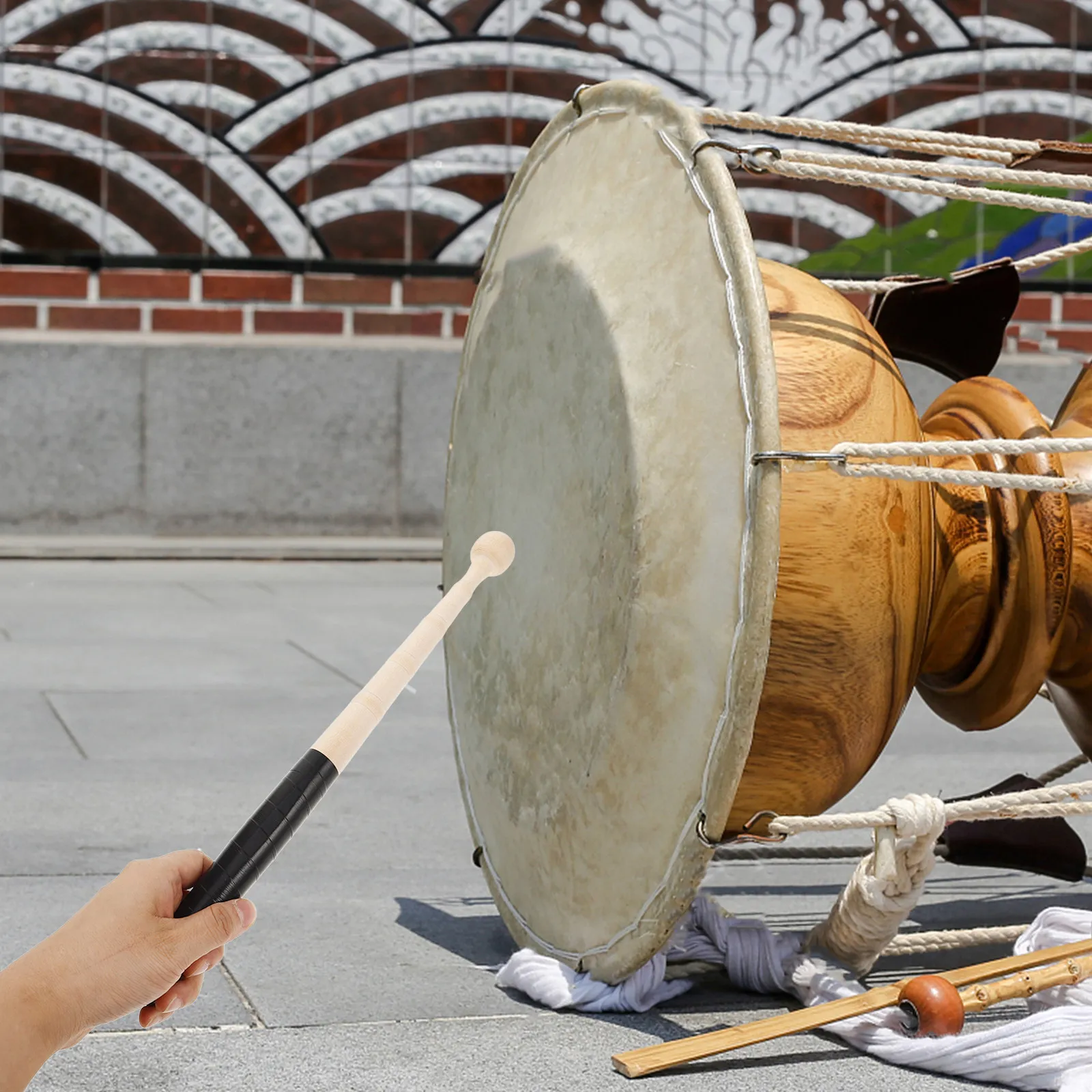 

Высокопрочные длинные барабанные палочки с уникальным дизайном и удобной рукояткой для сценических выступлений, подходят для всех уровней подготовки.