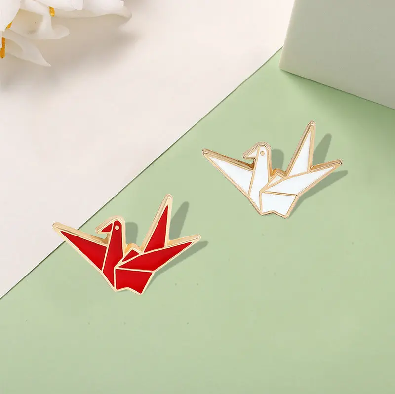 Paper Cranes Enamel Pin Custom White Red Origami Bird Brooches Bag Lapel Pin Badges Simple Animal Jewelry Gift for Kids Friends