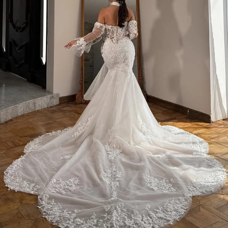 シンプルな白いウェディングドレス、花柄デカール、オフショルダー、フィッシュテールスカート、ロングテールガウン、ウェディングドレス、ブライダルガウン