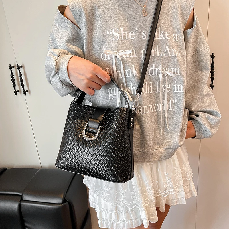 

Luxury Design Style Handbag Fashionable Women's Chain Strap Shoulder Bag Elegant Vintage Leather Zipper Crossbody Bag