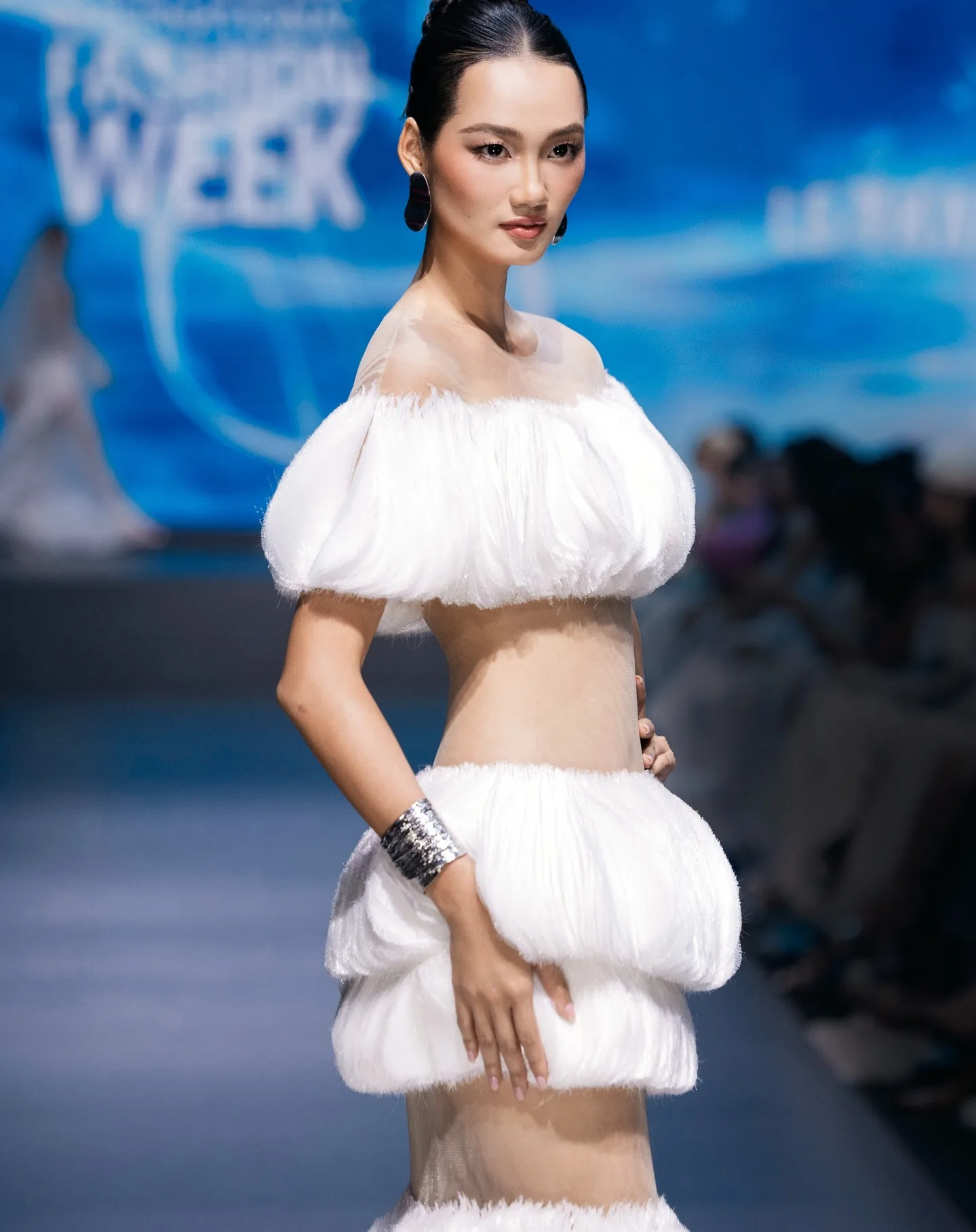 Vestido de baile com camadas brancas mágicas, vestido de baile de celebridades com camadas de tule transparente de alta costura, vestidos de festa de baile exclusivos