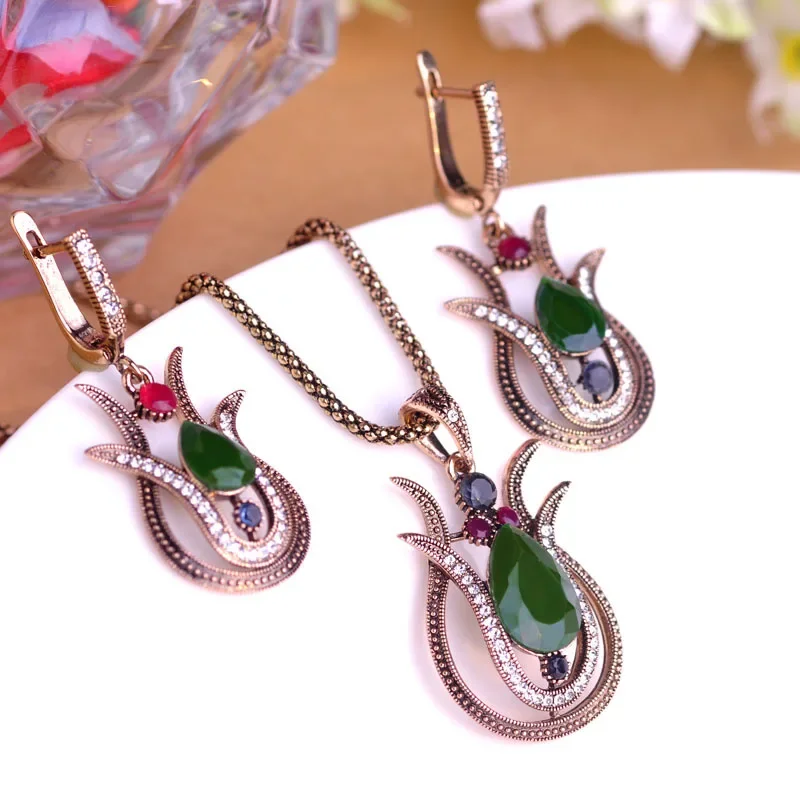 Blucome Vintage Style Green Tulip Flower Pendant Necklace Earrings Jewelry Set Alloy Resin Women Party Wedding Dress Accessories