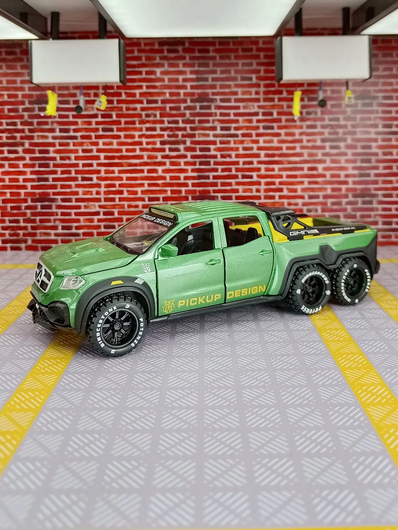 1:28 Mercedes Benz X-Class Exy 6X6 Off Road Pickup Model Toy Car Alloy Diecast Pull Back Toys Vehicle for Gift