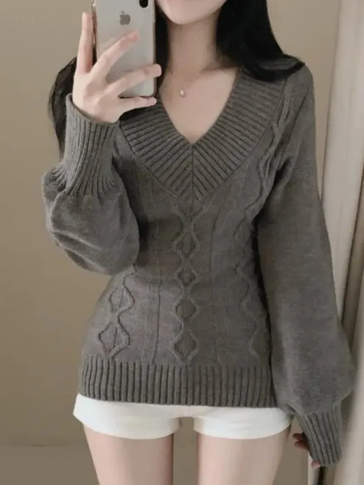 เสื้อสเวตเตอร์ไหมพรมคอวีทรงสลิม ดีไซน์เก๋ไก๋สำหรับผู้หญิง ฤดูใบไม้ร่วงและฤดูหนาว ช่วยเสริมสร้างความมั่นใจด้วยดีไซน์ที่เน้นสัดส่วนช่วงเอว