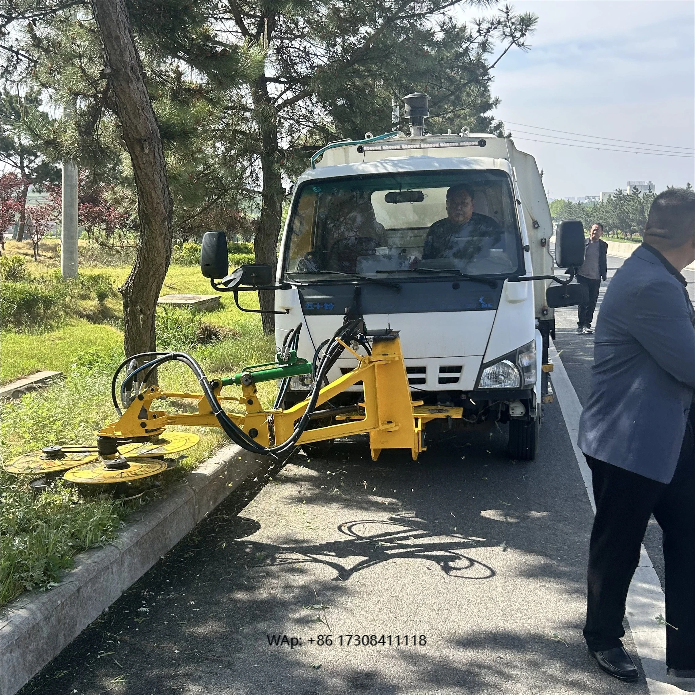 Self-Propelled New Energy Electric Obstacle Avoidance Hedge Trimmer