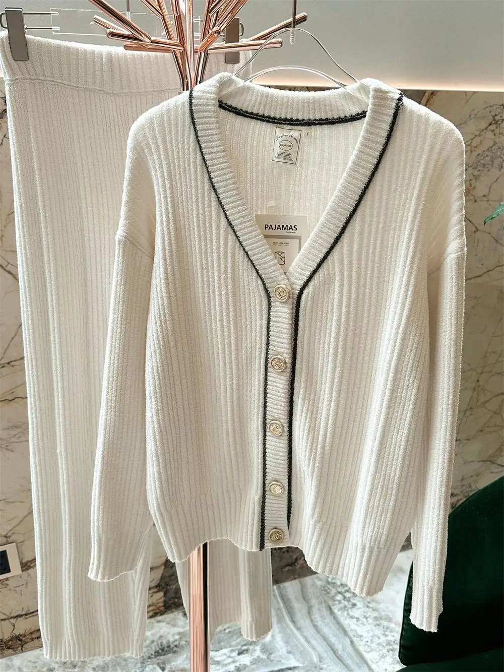 

High-End V-Neck Fluffy Warmth Sleepwear Open Cardigan Autumn Winter Home Clothes for Women Simple Stripe Design Maternity Hom...