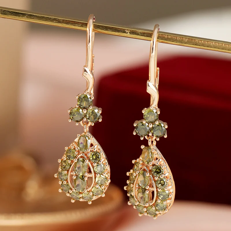 Luxuriöse Wassertropfen-Ohrringe für Damen mit grünem Zirkonia-Besatz, exquisite vielseitige Ohrringe im Hofstil, Schmuckzubehör