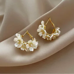 2022 New Korean White Flower Splicing Hoop Earrings Temperament Simple Resin Versatile Big Luxury Earrings Jewelry Wedding Gift