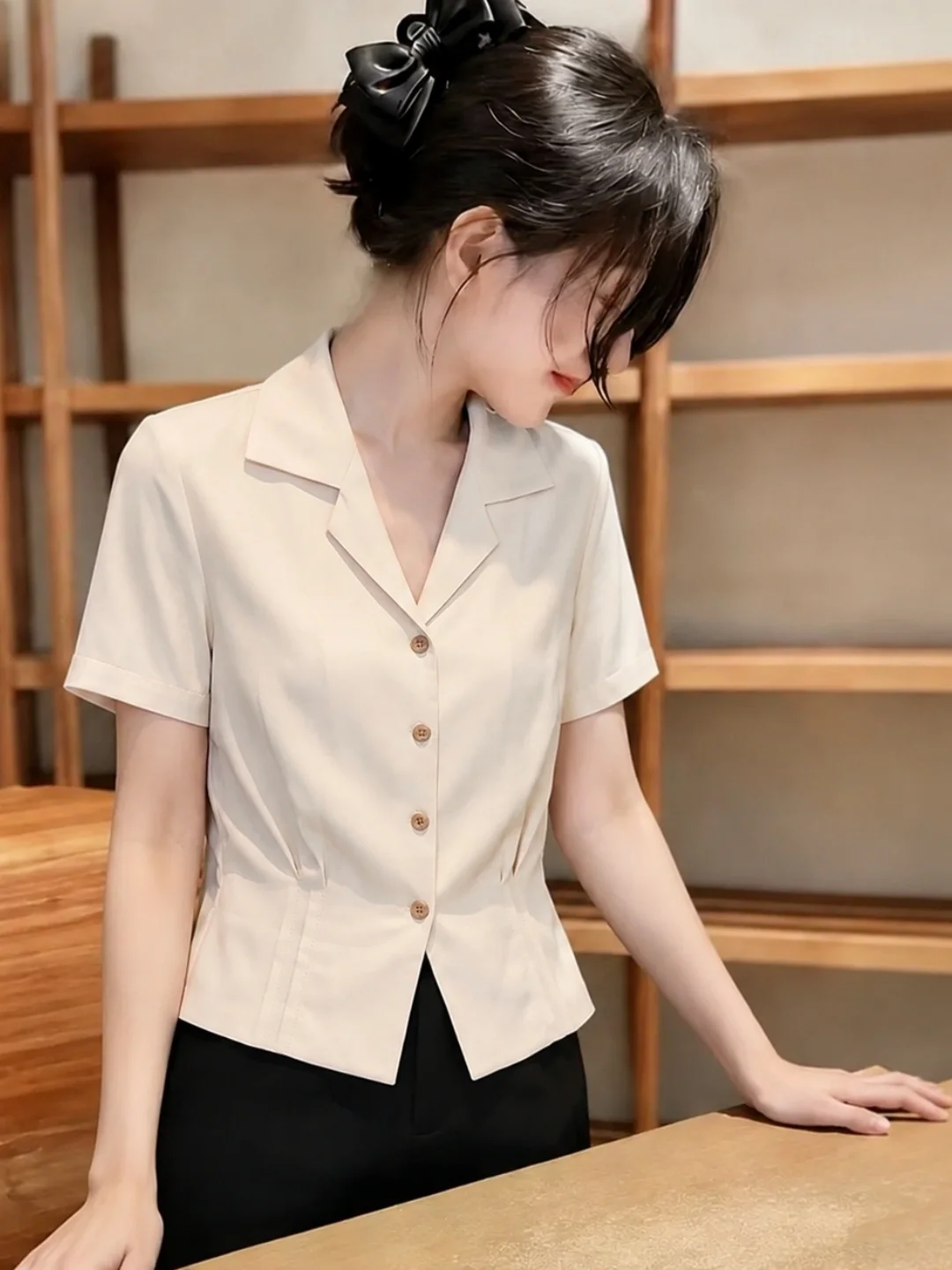 

Summer 2026 Women's Slim Fit Short Sleeve Shirt Design Sense Commute Single Button Elegant Top Light Maturity Korean Style