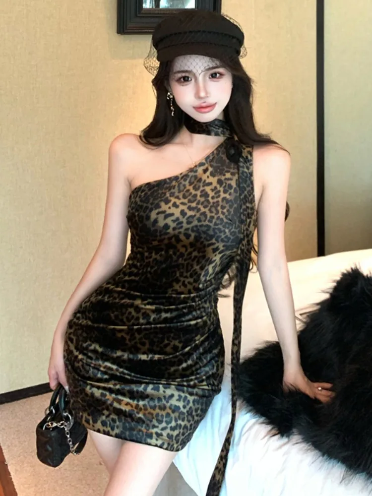 

Sexy Slim Fit Leopard Print Dress with Belt Wrap Waist Short Skirt Hollow out Shoulder Baring Side Neck Design Autumn New Style