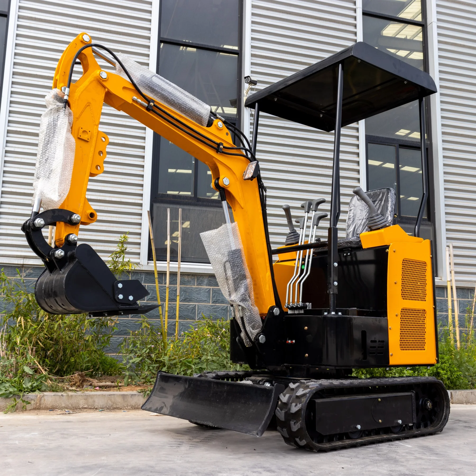 Mini Crawler Excavator Mini Digger With Attachment