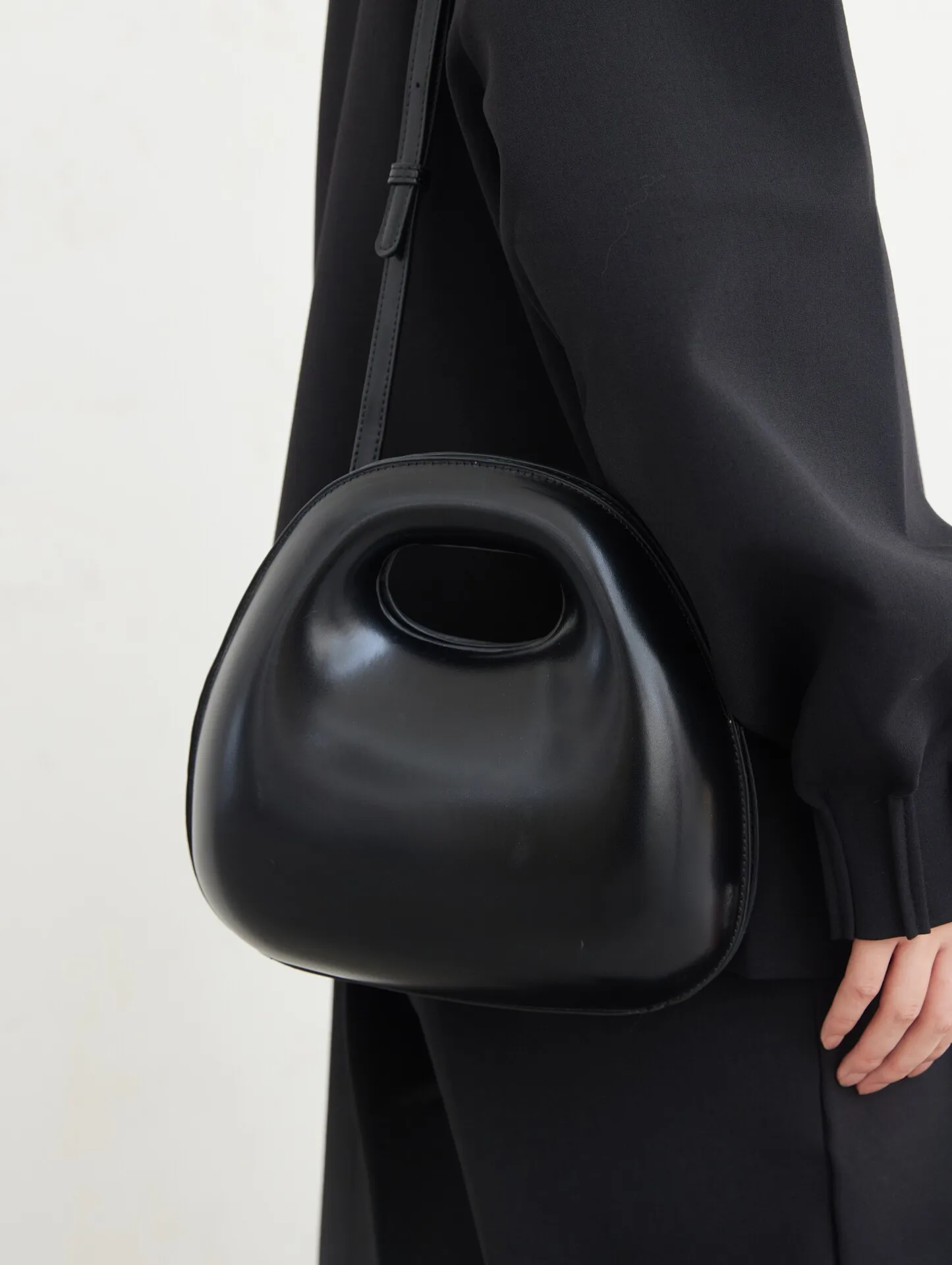 borsa-a-tracolla-minimalista-a-forma-di-uovo-design-esclusivo-chiusura-magnetica-mini-borsa-a-spalla-borsa-a-mano-piccola-nera-borsetta-da-donna