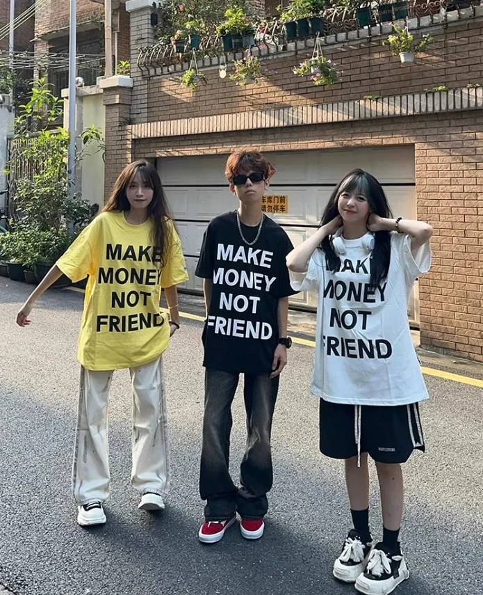 

2025 Summe New Unisex T-shirts,Trendy Letter-printed T-shirts,Comfortable and Casual Wear Suitable for Wearing with Good Friends