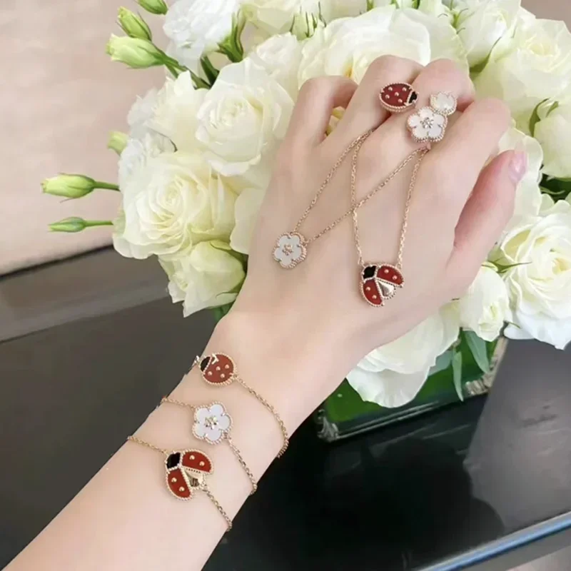 

SFE 925 Sterling Silver High Quality Exquisite Seven Star Ladybug Bracelet Ladies Temperament Luxury Jewelry Gift To Friends