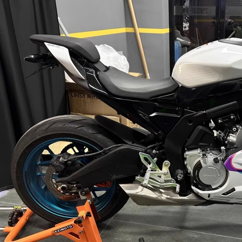 Untuk CFMOTO 675SR-R 675SRR 675 SR-R Braket Penyangga Pelat Nomor Belakang Dapat Dilipat Sepeda Motor Baru Logam Eliminator Spatbor Rapi Ekor