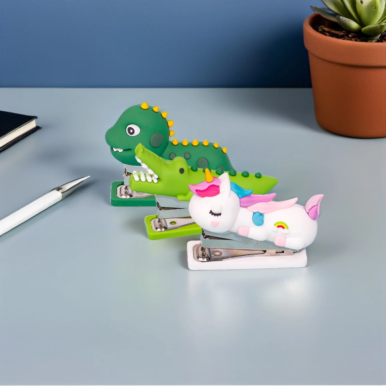 

NOLITOY 3Pcs Mini Cartoon Stapler Portable Cute Hand Stapler for Office School Students Supplies