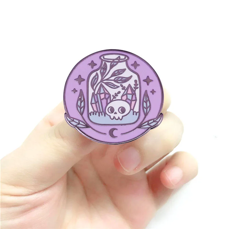1 Stück Hexen-Kristallschädel-Wunschflaschen-Emaille-Pin, Niedliche Dunkle Fantasy Gothic Brosche, Mystischer Magischer Schmuck als Geschenk