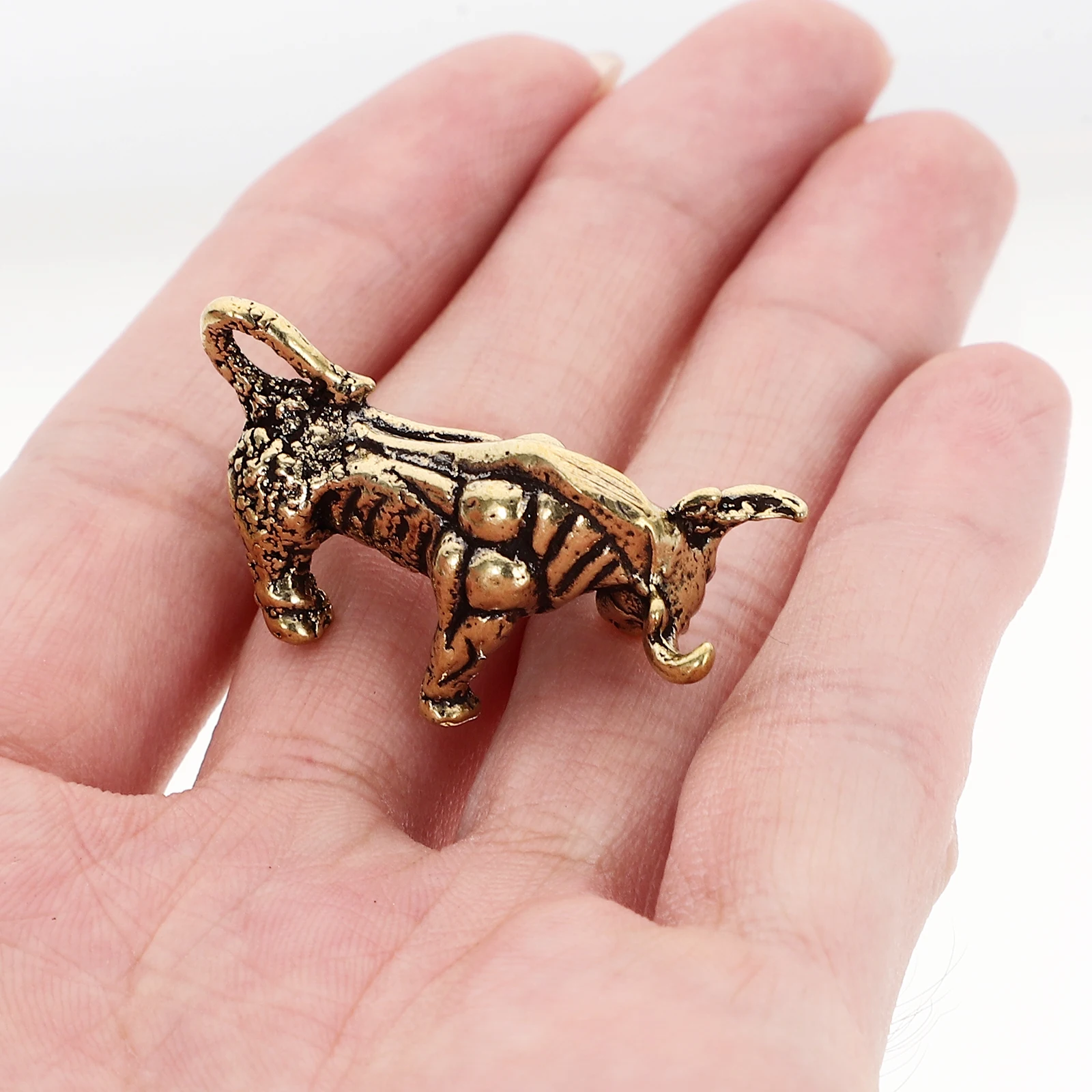 

2 шт. латунный кулон в виде быка, брелок для универсального использования, металлический материал, модный щедрый декор для стола, декор для ключей, кулон в виде коровы зодиака