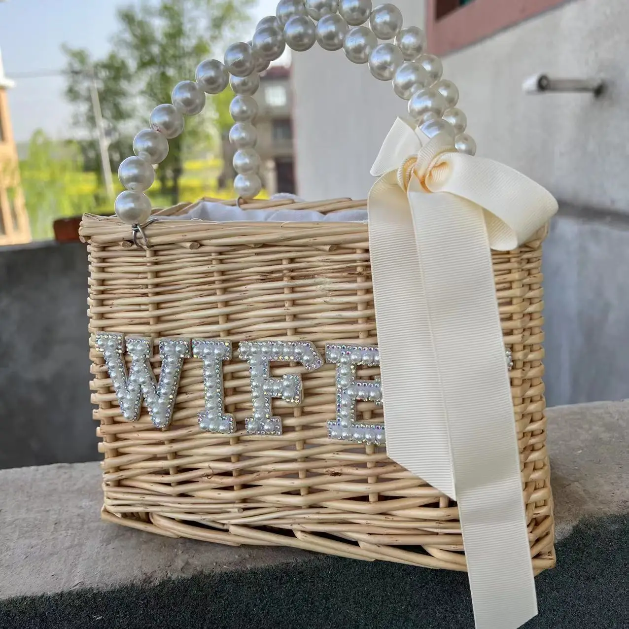 

Custom Rattan Basket Bride Bridesmaid Gifts Wedding Party Present Package Photo Props For Photograph