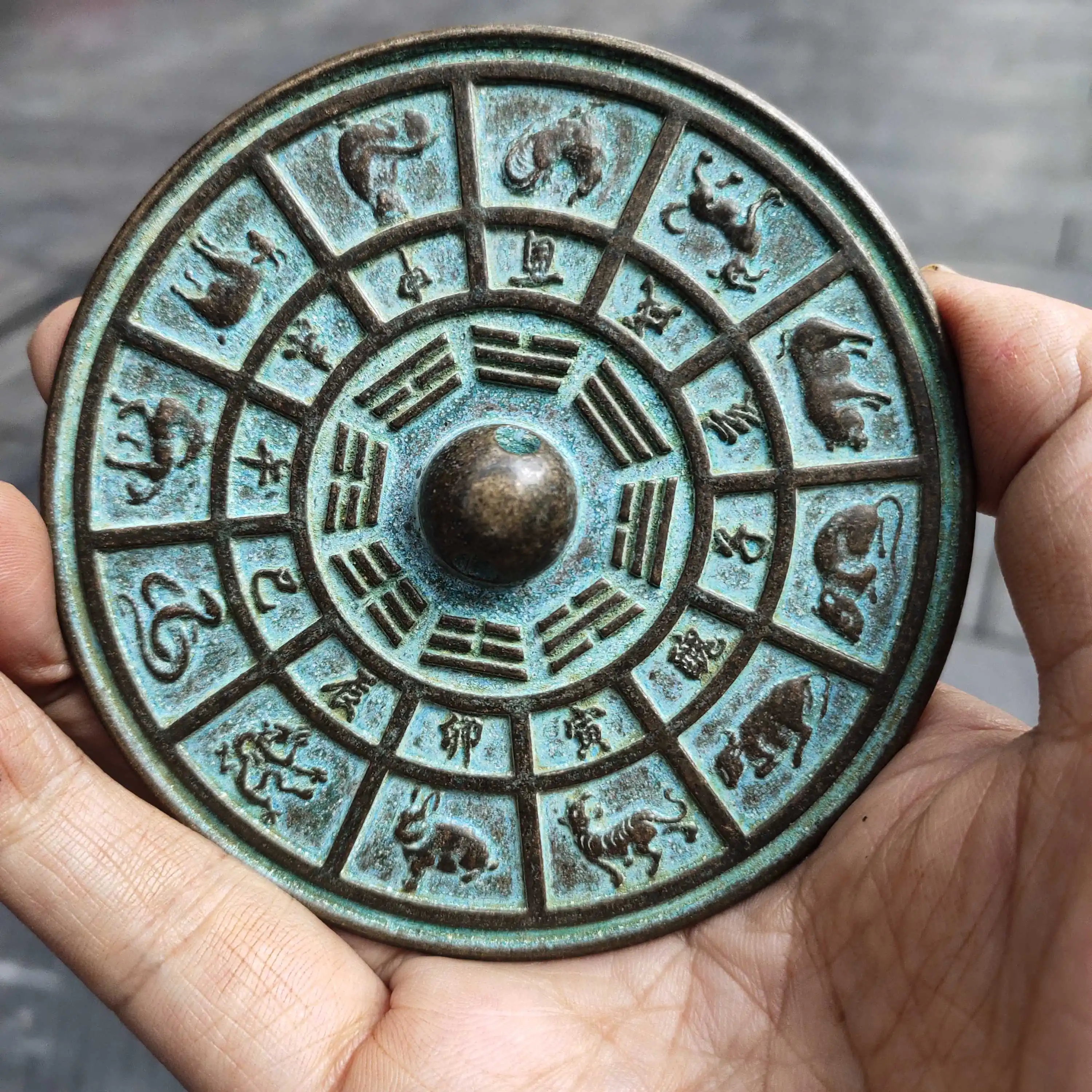 Appreciation of Bronze Mirrors, Zodiac Signs, Bagua Patterns, and Home Crafts