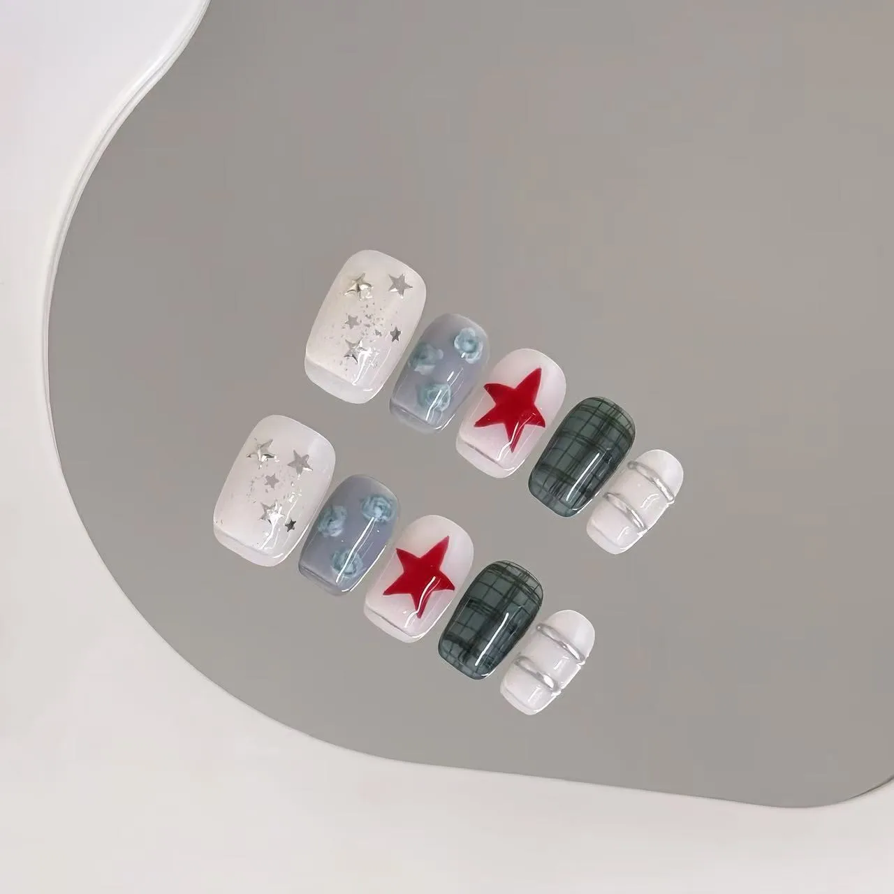 

10PCS Short Square Press on Nails Handmade Retro Stars Simple Plaid Fake Nails Sweet Cool Wearable Ins False Nail Tips for Women