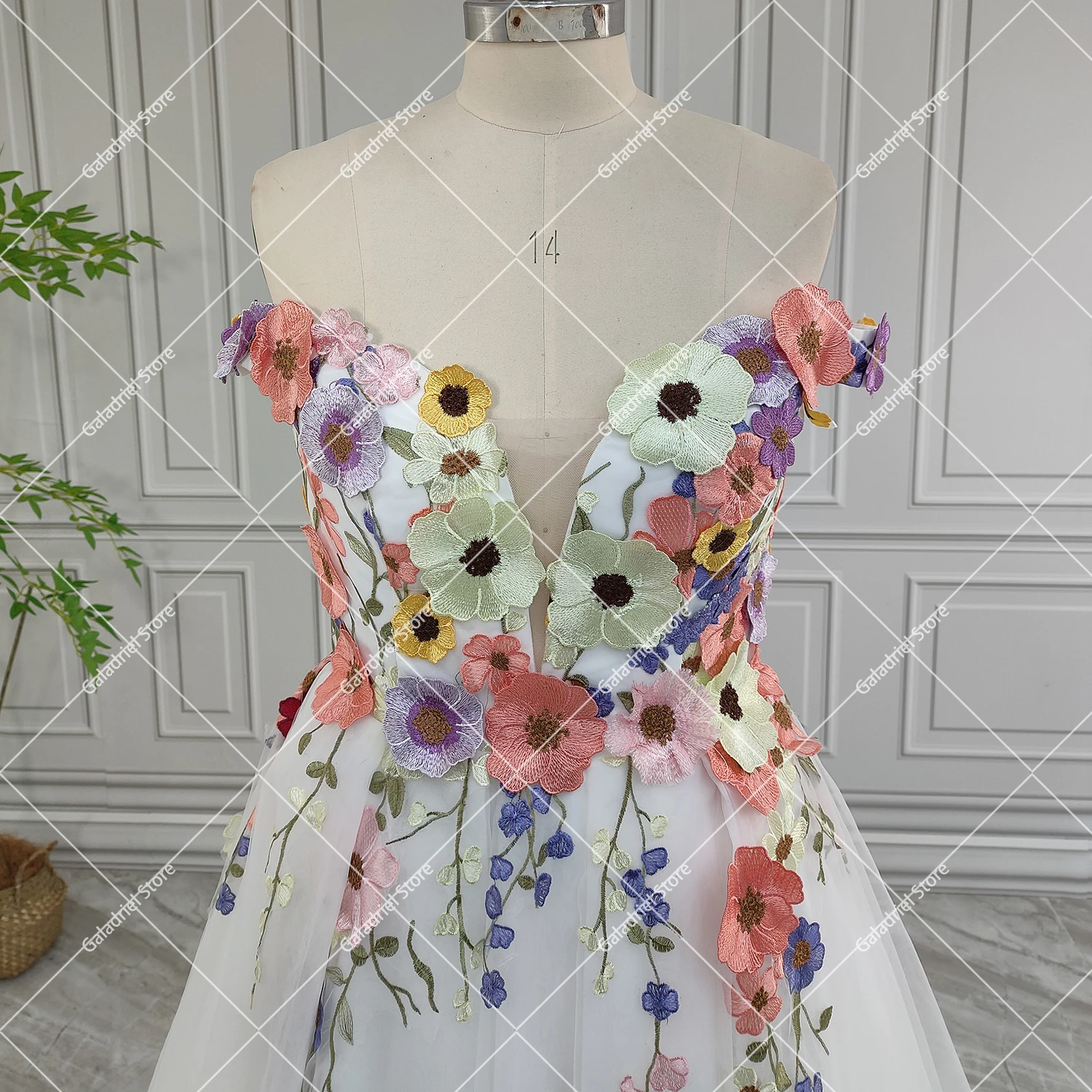 Vestido de novia de colores con bordado de flores y hombros descubiertos, vestido personalizado de tul hinchado con apliques coloridos en 3D de