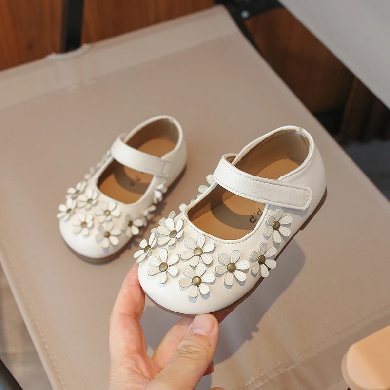

Детские туфли для девочек в стиле принцессы с цветочным узором, кожаные, на ремешках, весна 2026, новые, праздничные, на мягкой подошве, простые, модель Мэри Джейн, балетки