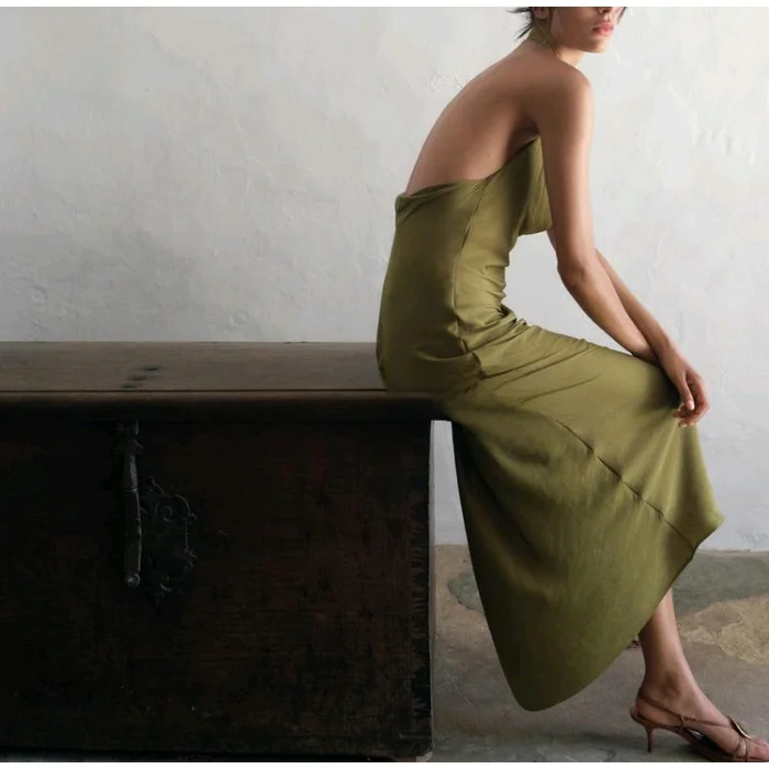 فستان حريري ساتان جديد للربيع بتصميم عتيق مثير مكشوف الظهر بياقة منسدلة وخصر مرتفع على شكل حرف A تنورة طويلة بأسلوب عملي صيفي