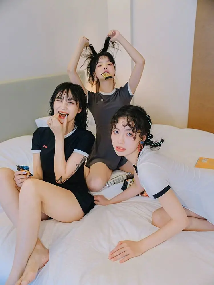 

Новый сексуальный слитный купальник 2025 года для девочек: для горячих источников, отдыха и повседневной носки, в стиле Pure Desire, с длинными рукавами