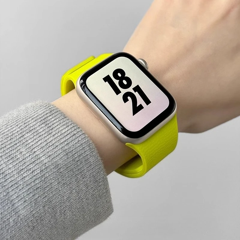Magnetic Strap for Apple Watch Band ultra 3/2 49mm 42 45 38 40 41mm Silicone Bracelet iWatch Series 11 10 9 8 7 6 Se3 Bracelet