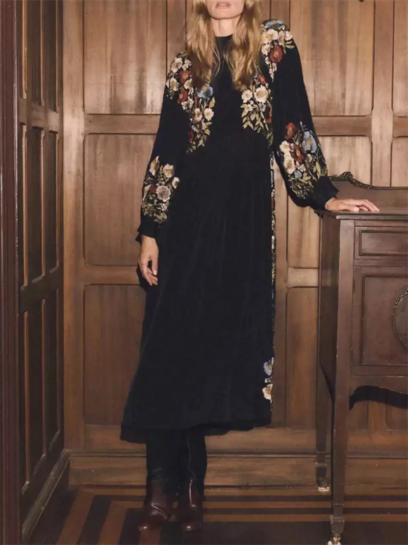 Stand Collar Lady Long Sleeve Robe Exquisite Retro Flower Embroidery Women's High Waist Pleated Dress Autumn Winter New