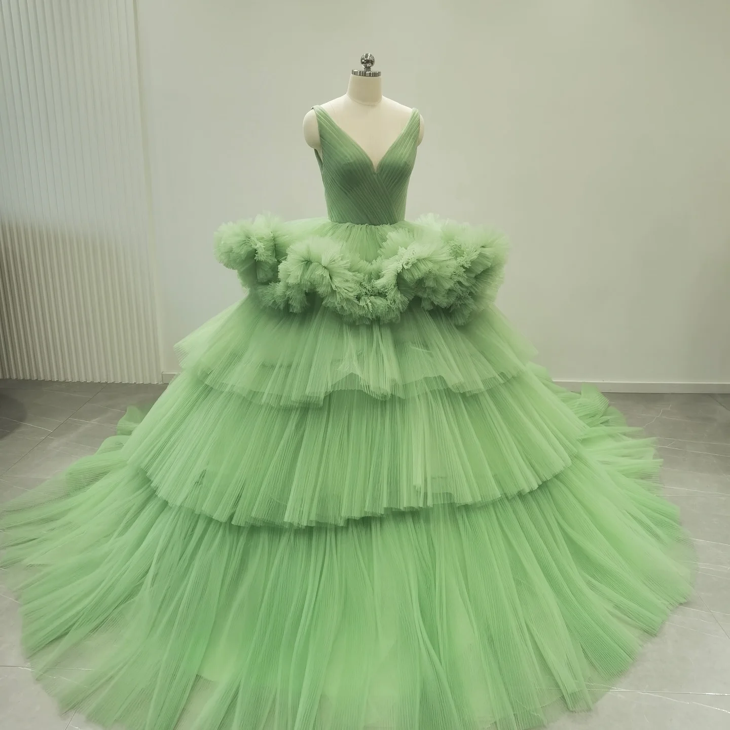 Beautiful Grass Green Very Lush Tulle Wedding Dresses Ruffles Trimmed Tutu Tulle Long Formal Party Dresses Maxi Gowns