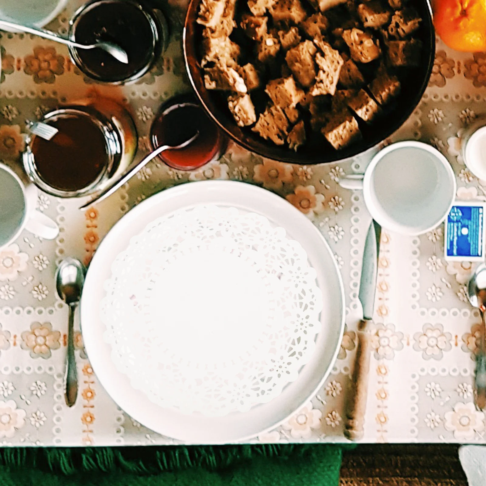 

140Pcs Decorative Paper Placemats Lace Round 7.5 Inch Ideal for Cake Dessert Serving Party Tableware Decoration