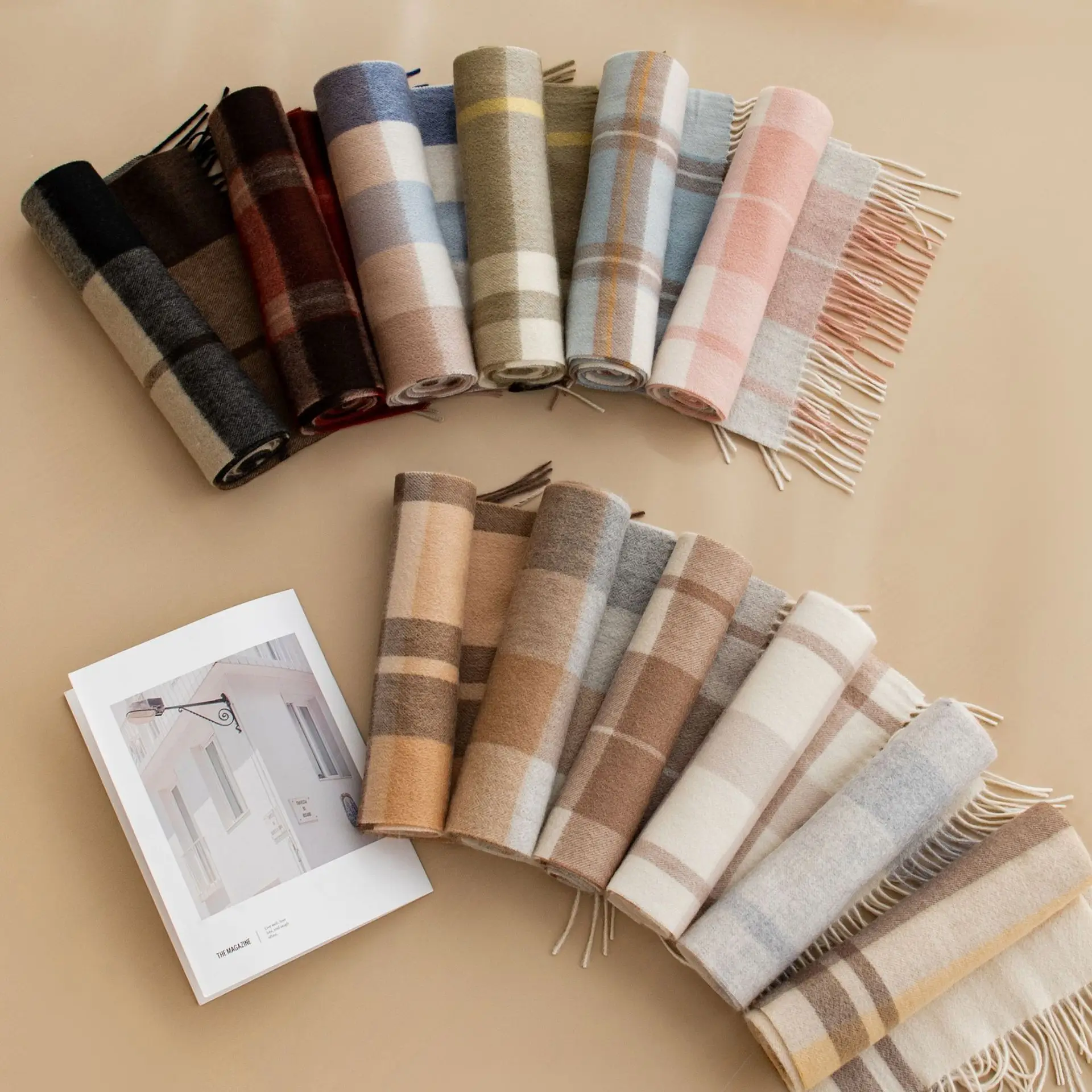 

Шерстяной шарф для женщин и мужчин, кашемировые шарфы в британском стиле в клетку тартан с кисточкой, женский зимний теплый шарф на шею, шаль 2025 Wh238