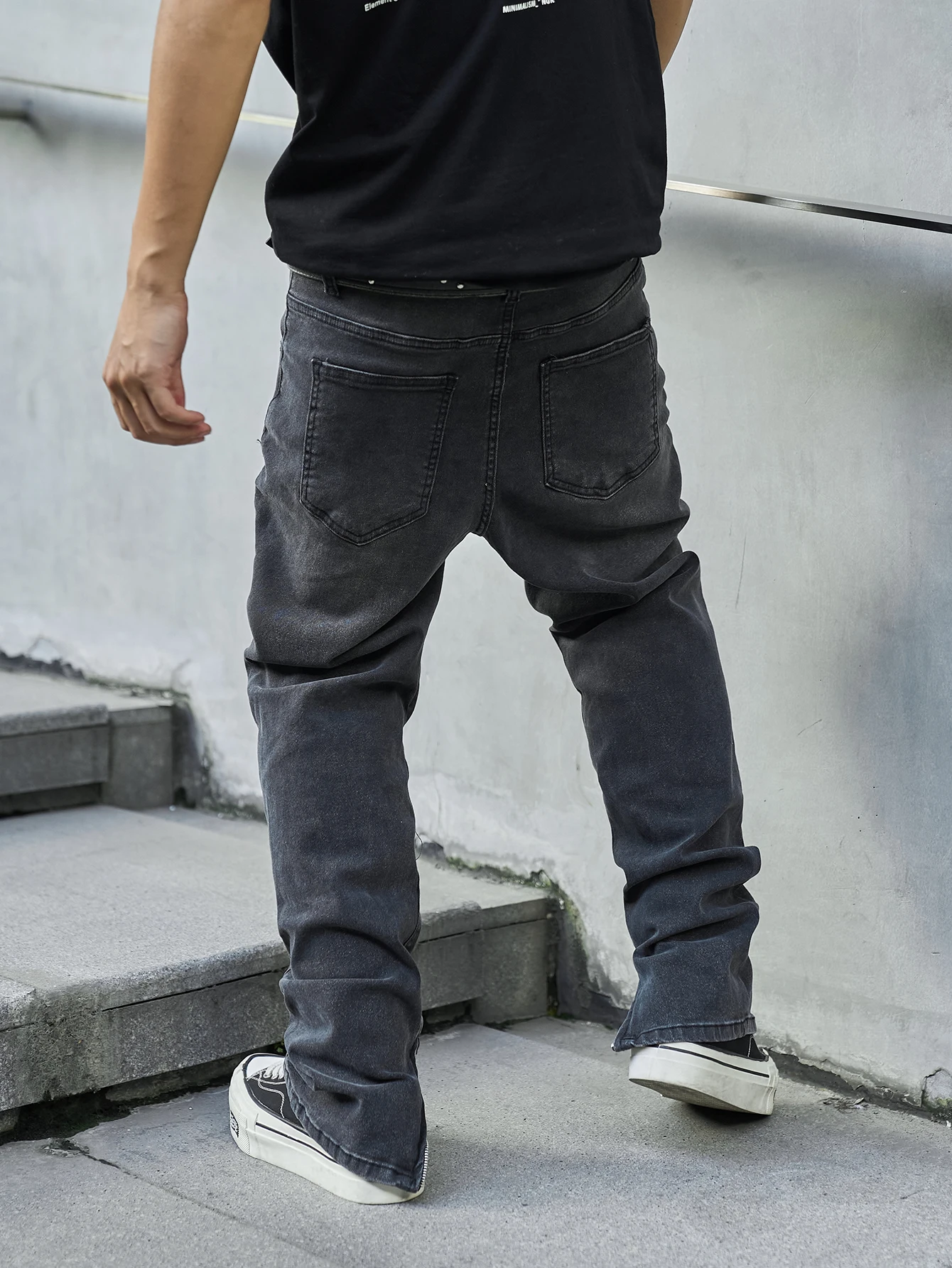 Single-piece fashion, trendy, urban, snug, stretchy jeans with zipper, dark gray jeans.