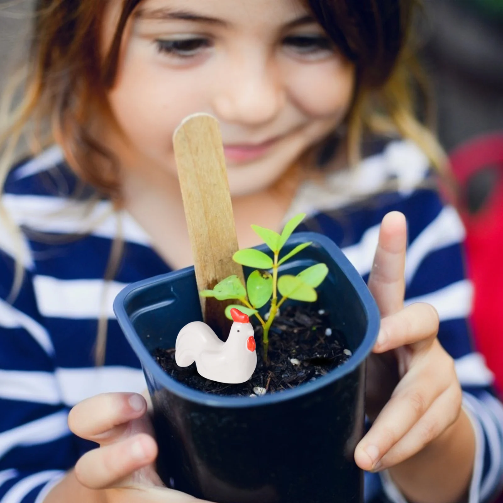 

2Pcs Ceramic Rooster Adornment Unique Rooster Shape Perfect for Garden Lawn Indoor Outdoor Wedding Decoration Desktop Decor