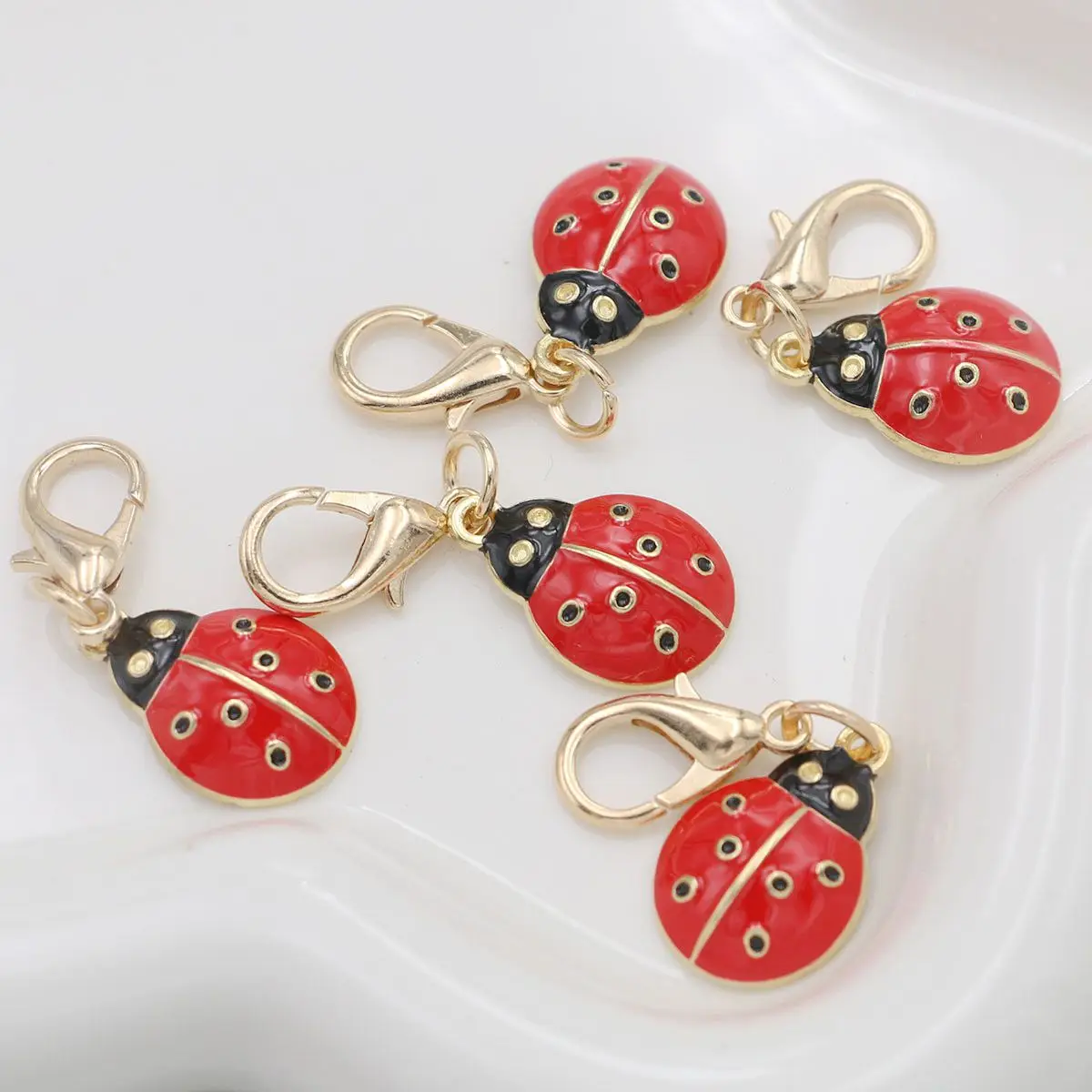 5/10 Stück 6 Stück niedlicher Marienkäfer-Schlüsselanhänger mit Karabinerverschluss für Taschen und Autoschlüssel, bezaubernde Handtaschenanhänger – Detail 1