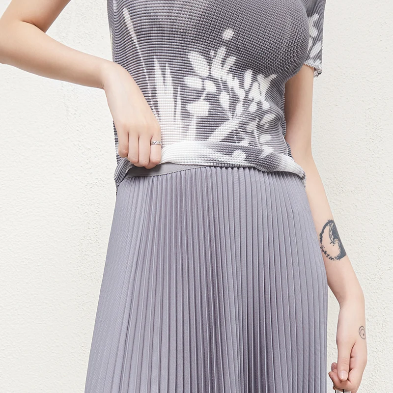 الجملة عالية الجودة مياكي مطوي مطاطا تمتد الأعلى وتنورة مطوي 2 قطعة تنورة مجموعة المرأة الصيف مجموعة