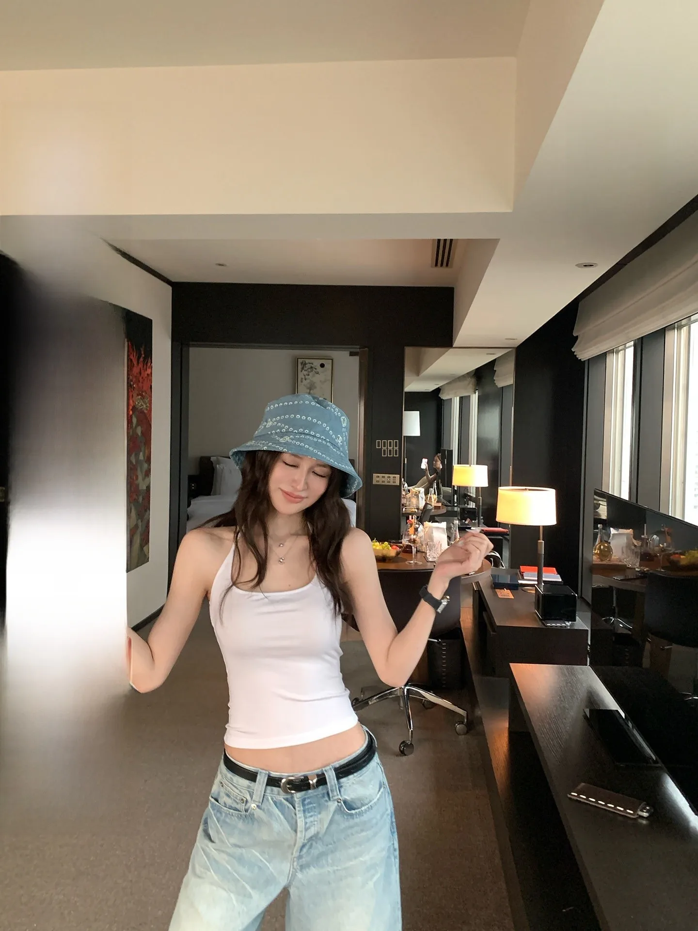 

Женская летняя майка Skk Store из шелковистой ткани, удобная, эластичная, с вырезом на шее, модная, без рукавов