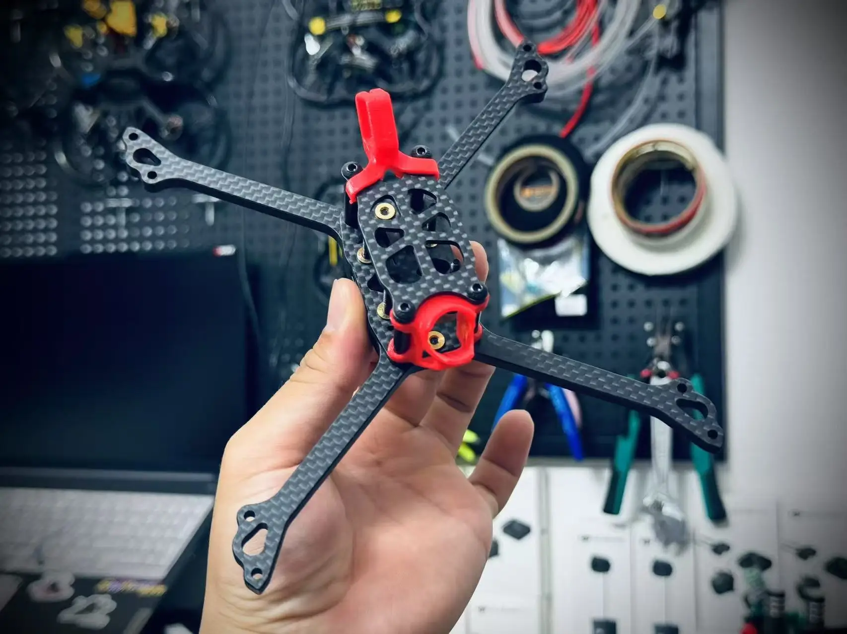 

FistFPV R5 5-дюймовый комплект гоночной рамы FPV Сверхлегкая рама T800 Arm T700 Caron Fiber Plate 20x20 Stack Аналоговый HDZero VTX